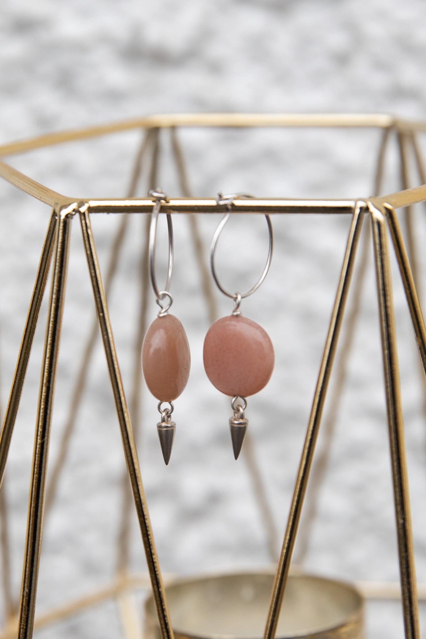 Eyrnalokkar gerðir úr 925 sterling silfri og sólar steini.