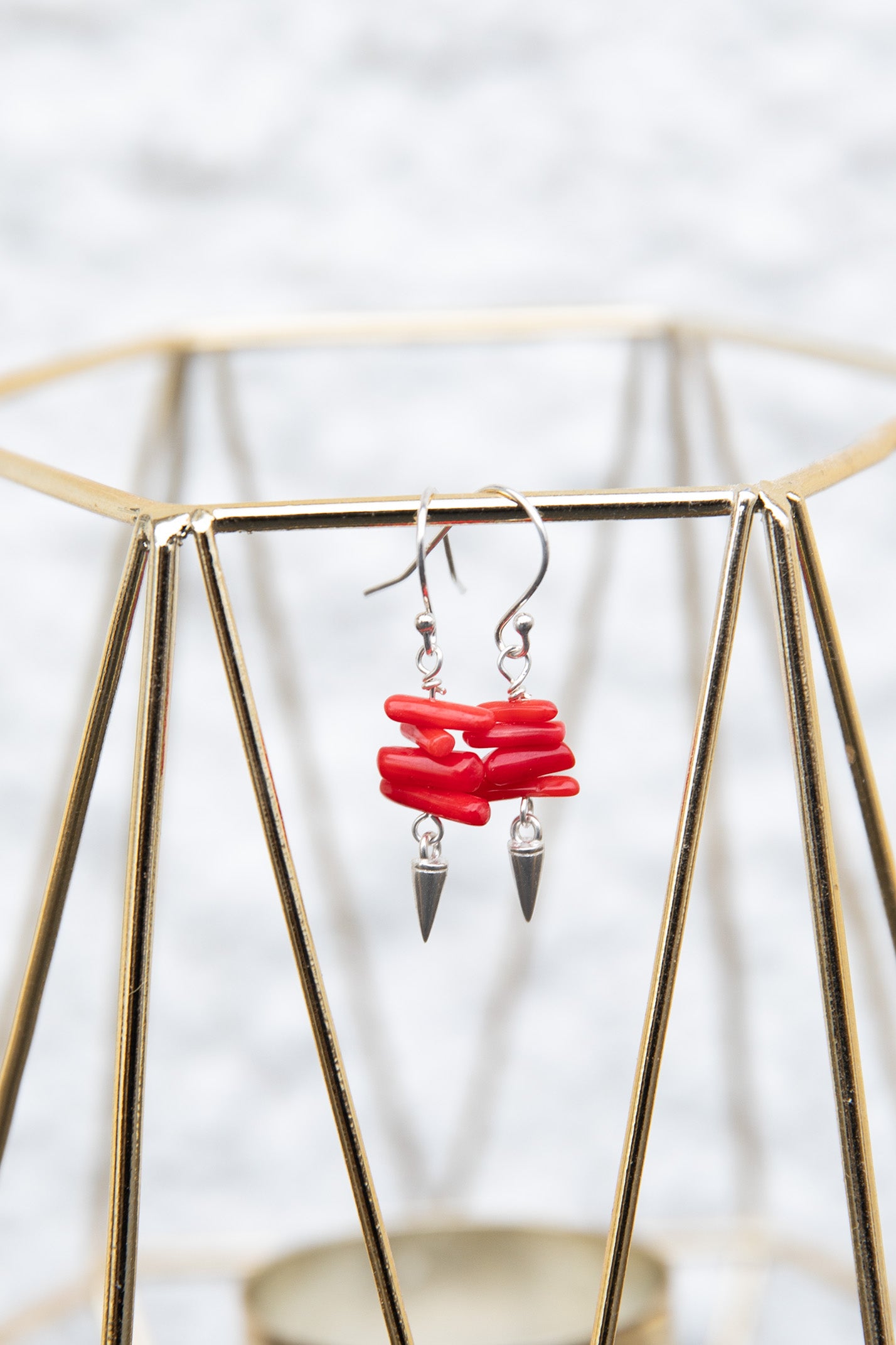 Eyrnalokkar með kóral.