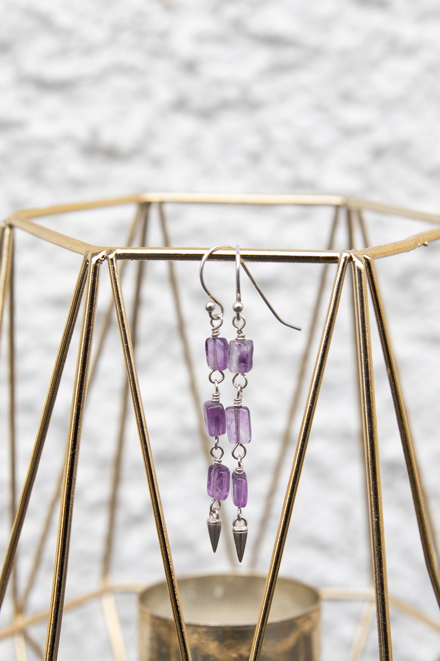 Eyrnalokkar með amethyst steini